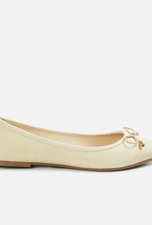 GINGER Women Textured Pointed Toe Ballerinas