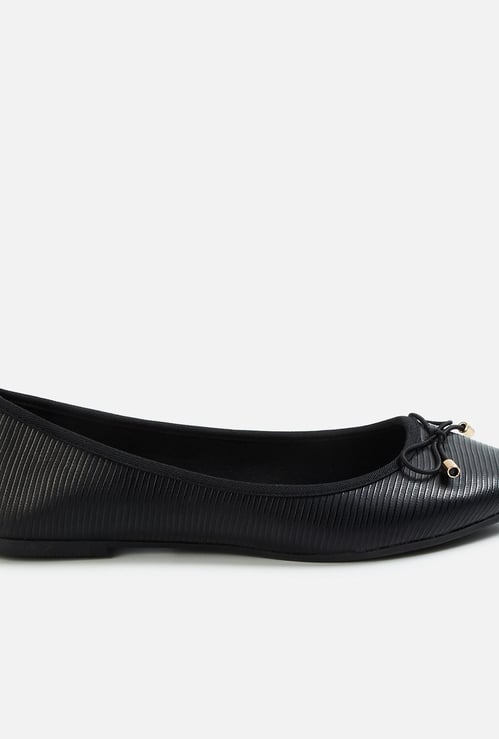 GINGER Women Textured Pointed Toe Ballerinas