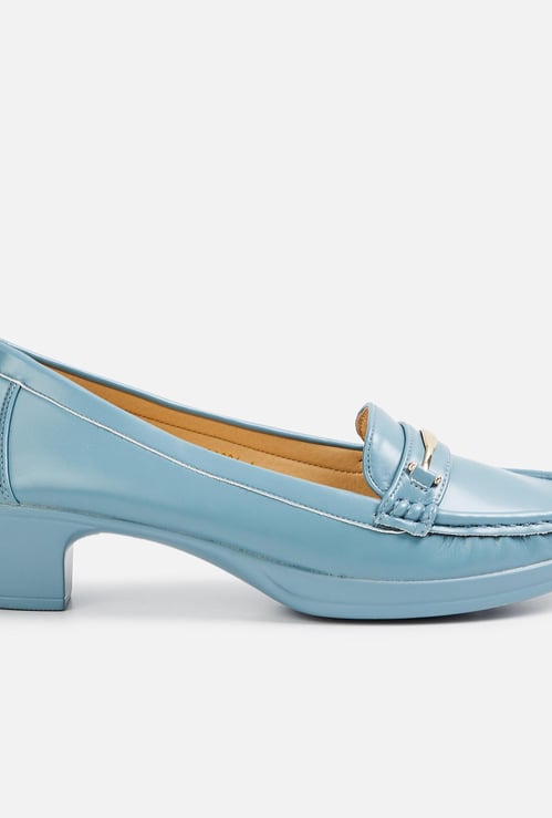 CODE Women Solid Heeled Loafers