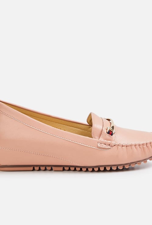 CODE Women Solid Loafers