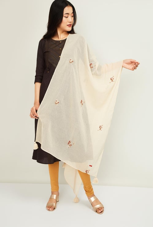 W Women Embroidered Dupatta