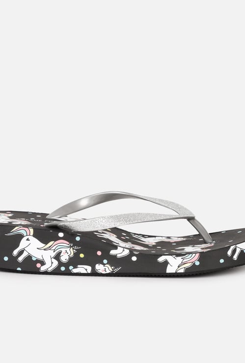 FAME FOREVER Girls Printed Flip Flops