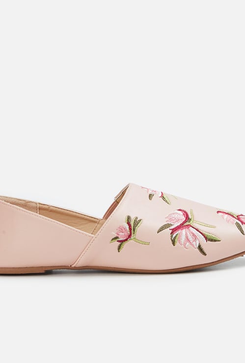 GINGER Women Embroidered Ballerinas