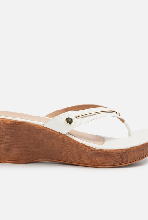 CODE Women Solid V-strap Wedges