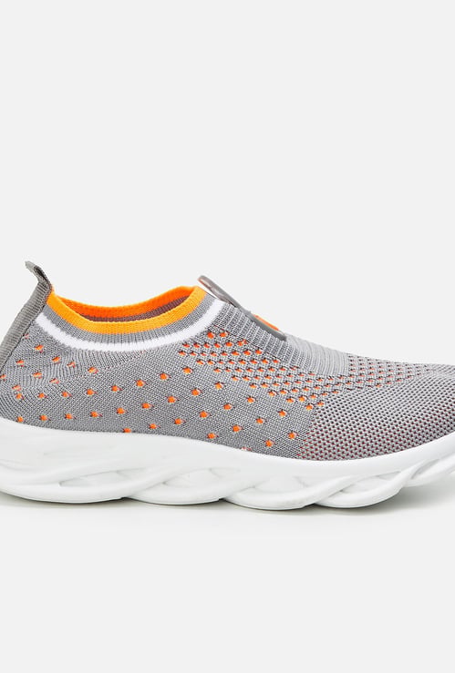 FAME FOREVER Boys Textured Sock-Knit Shoes