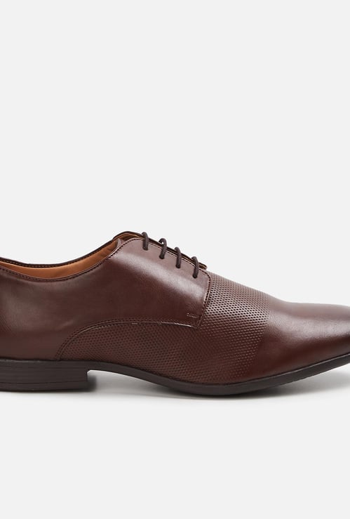 CODE Men Textured Formal Derby Shoes