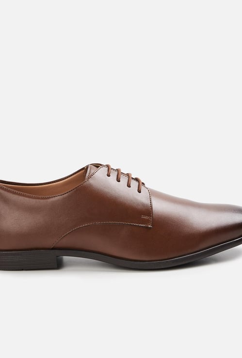 CODE Men Solid Formal Derby Shoes