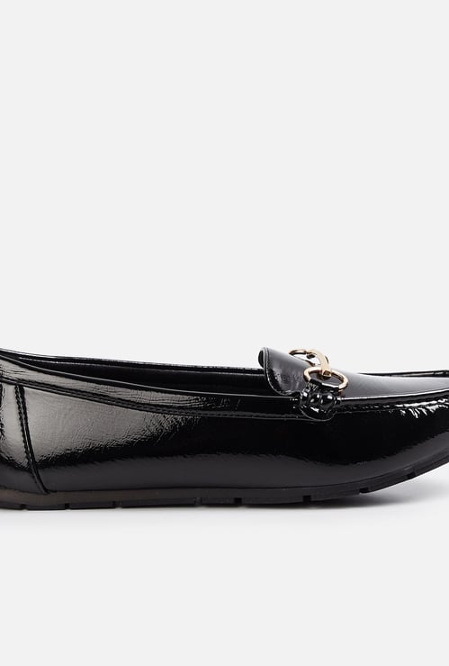 CODE Women Solid Loafers