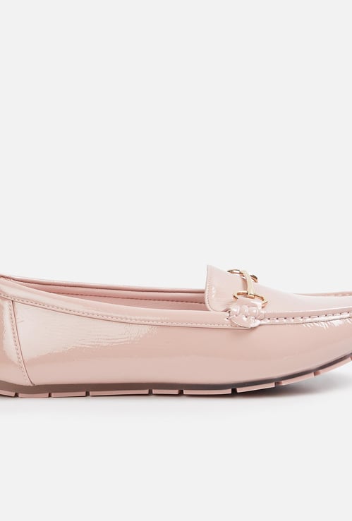 CODE Women Solid Loafers