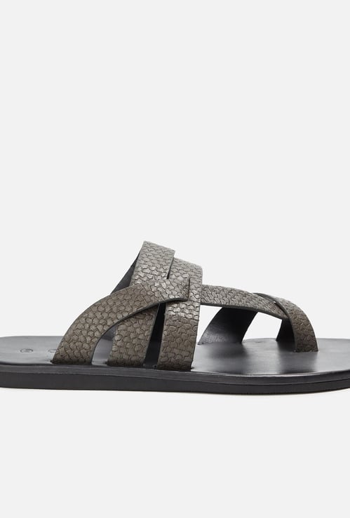 CODE Men Textured Sandals