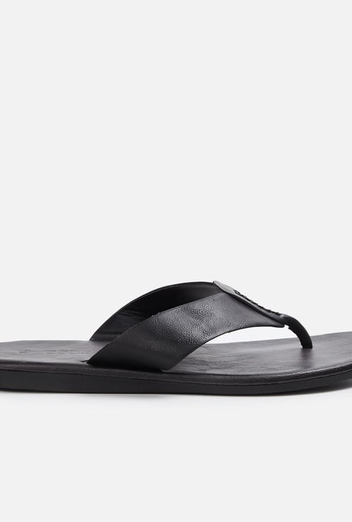 CODE Men Solid Flip Flops