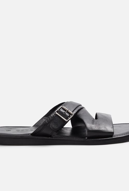 CODE Men Solid Sandals