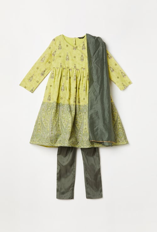 MELANGE Girls Printed Kurta with Solid Salwar and Dupatta