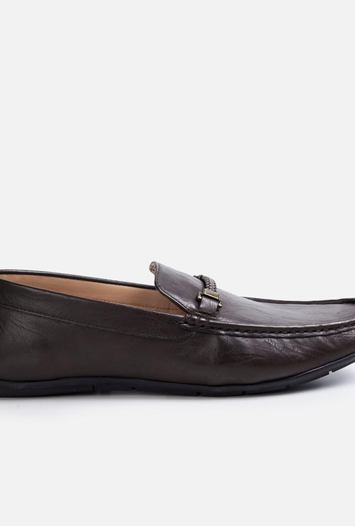 CODE Men Solid Loafers