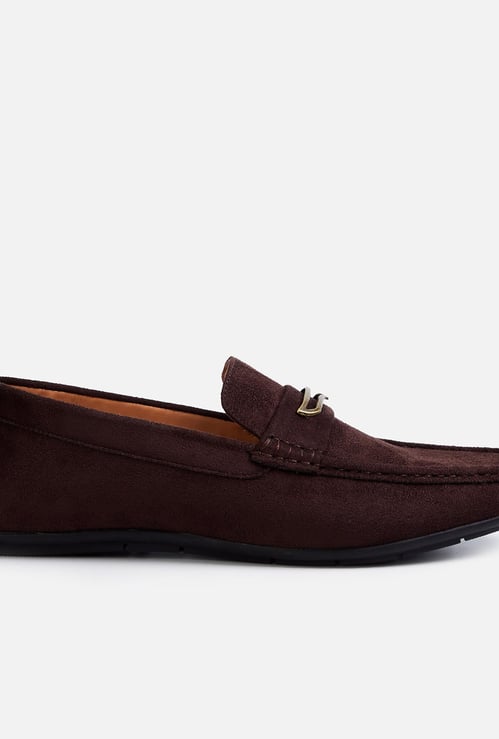 CODE Men Solid Loafers