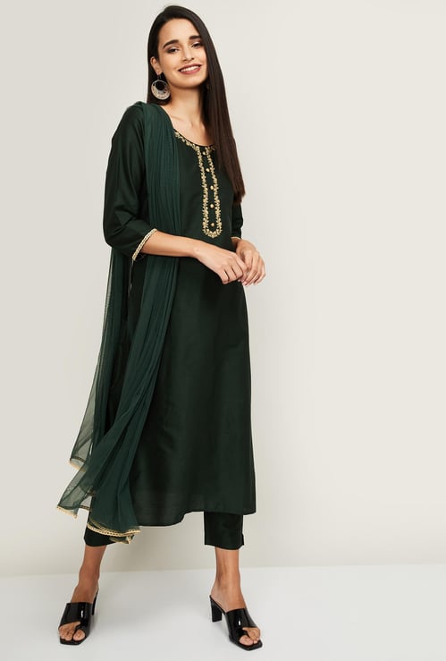 MELANGE Women Embroidered Kurta with Solid Straight Pants and Dupatta