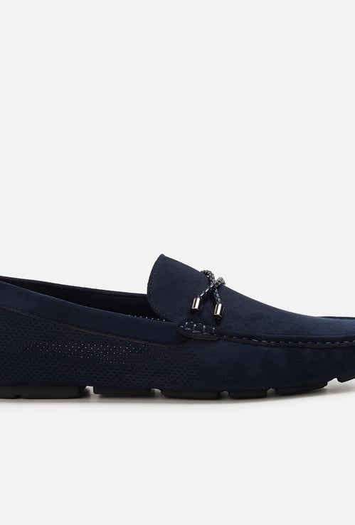 CODE Men Solid Loafers