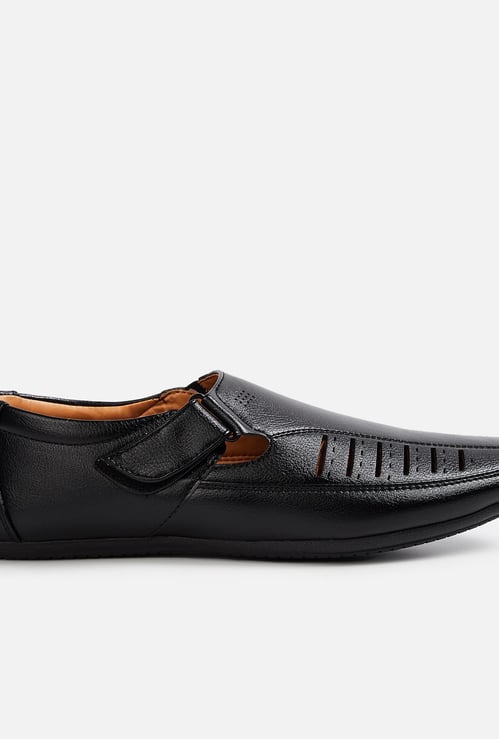 CODE Men Solid Loafers