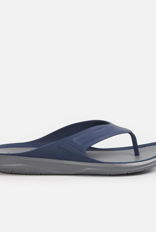 CROCS Men Textured V-Strap Flip Flops