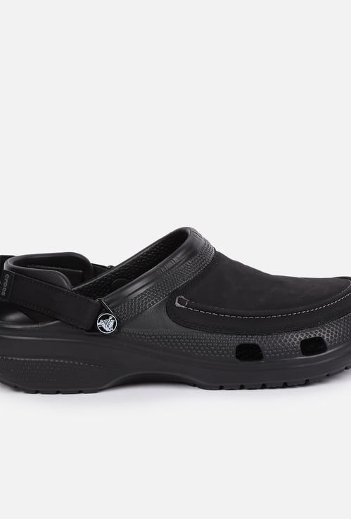 CROCS Men Solid Clogs