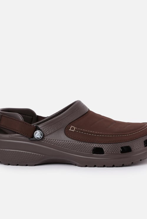 CROCS Men Solid Clogs
