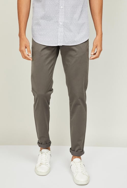 VH SPORTS Men Solid Slim Tapered Casual Trousers