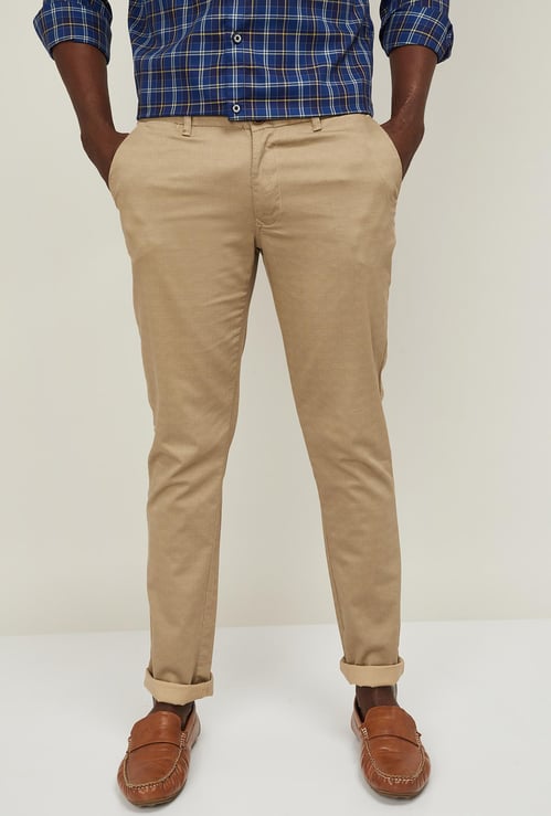INDIAN TERRAIN Men Checked Casual Trousers