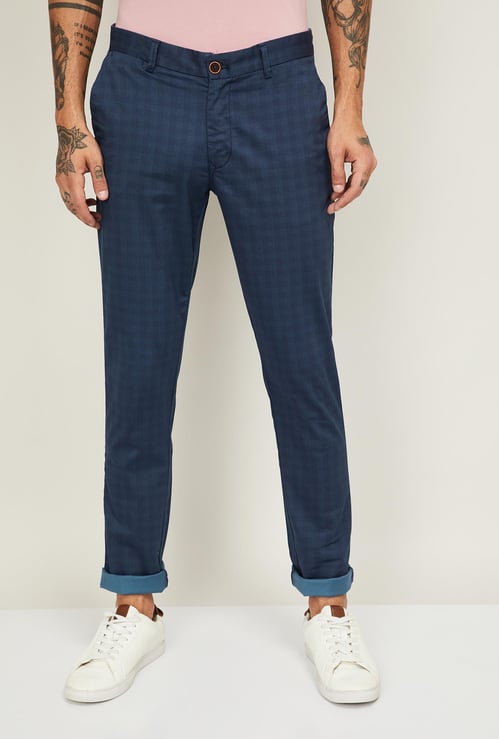 INDIAN TERRAIN Men Checked Casual Trousers