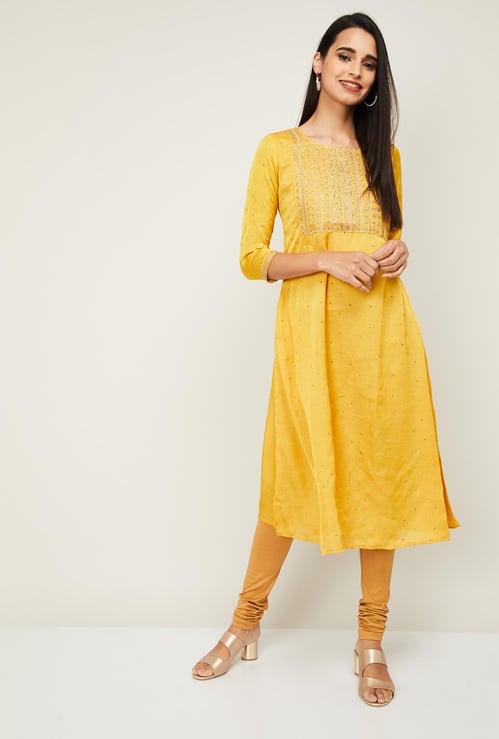 SPAN Women Embroidered Straight Kurta