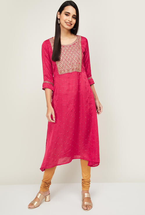 SPAN Women Embroidered Straight Kurta