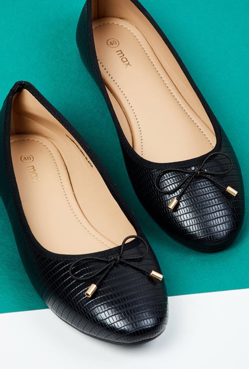 Women Textured Ballerinas