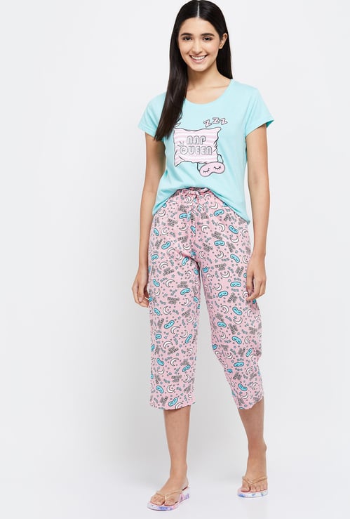 Women Printed Round Neck T-shirt with Capris