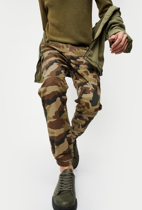 Men Camouflage Carrot Fit Jogger Trousers