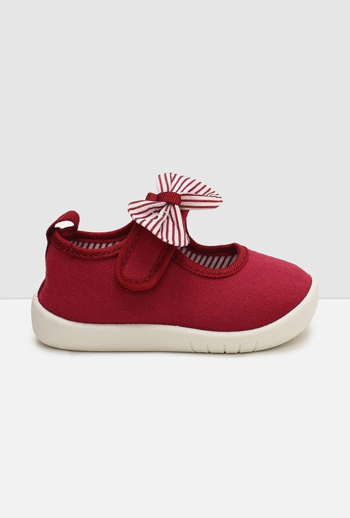 Girls Solid Velcro Closure Casual Shoes