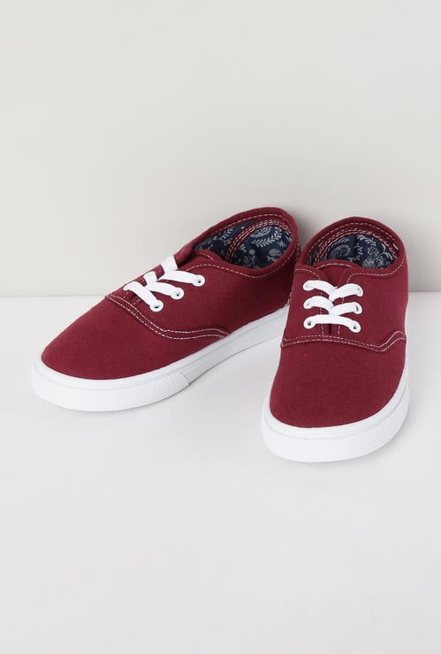 Boys Textured Lace-Up Casual Shoes