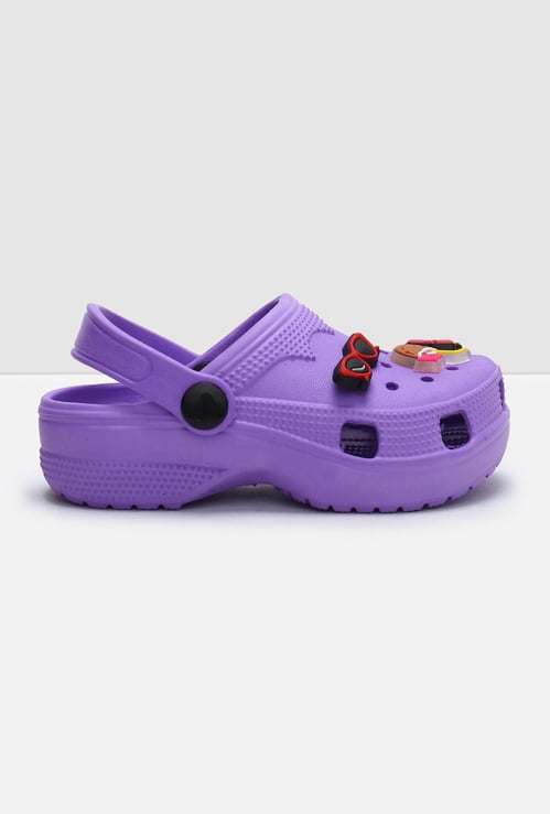 Girls Charm Detailed Pivoting Strap Clogs