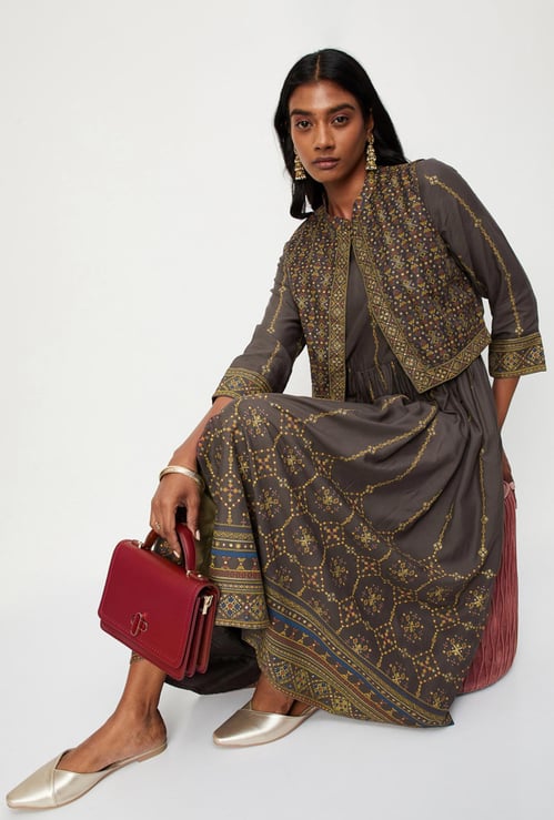 Women Embroidered Kurta with Jacket