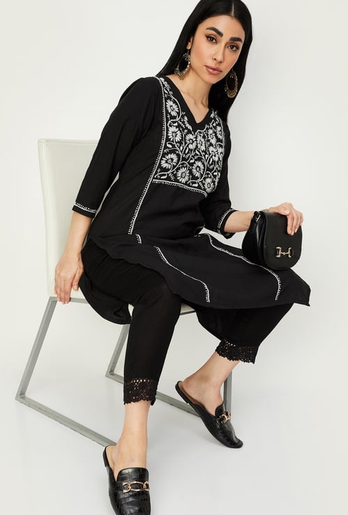 Women Chikankari Embroidered Straight Kurta