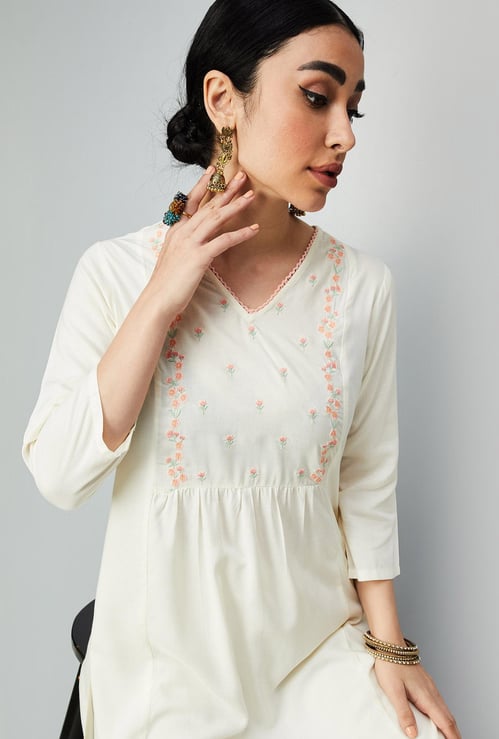 Women Embroidered Straight Kurta