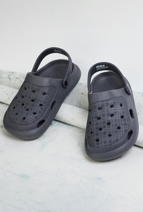 Men Printed Clogs with Sling Back Closure