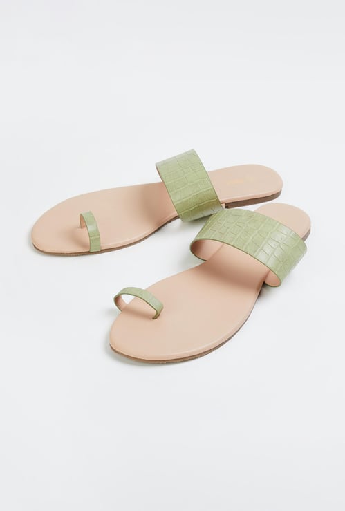 Women Textured Toe-Ring Flat Sandals