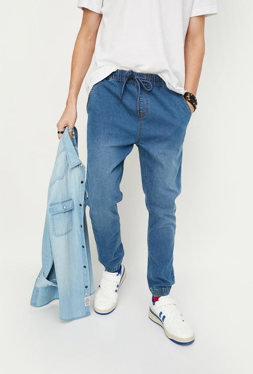 Men Washed Carrot Fit Jogger Jeans