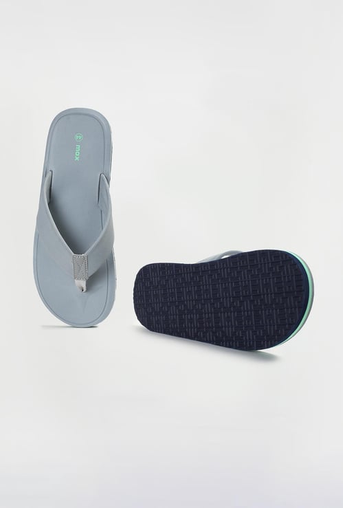 Men Solid V-Strap Slippers