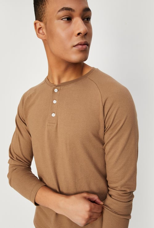 Men Textured Henley Neck T-shirt