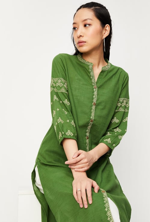 Women Embroidered Straight Kurta