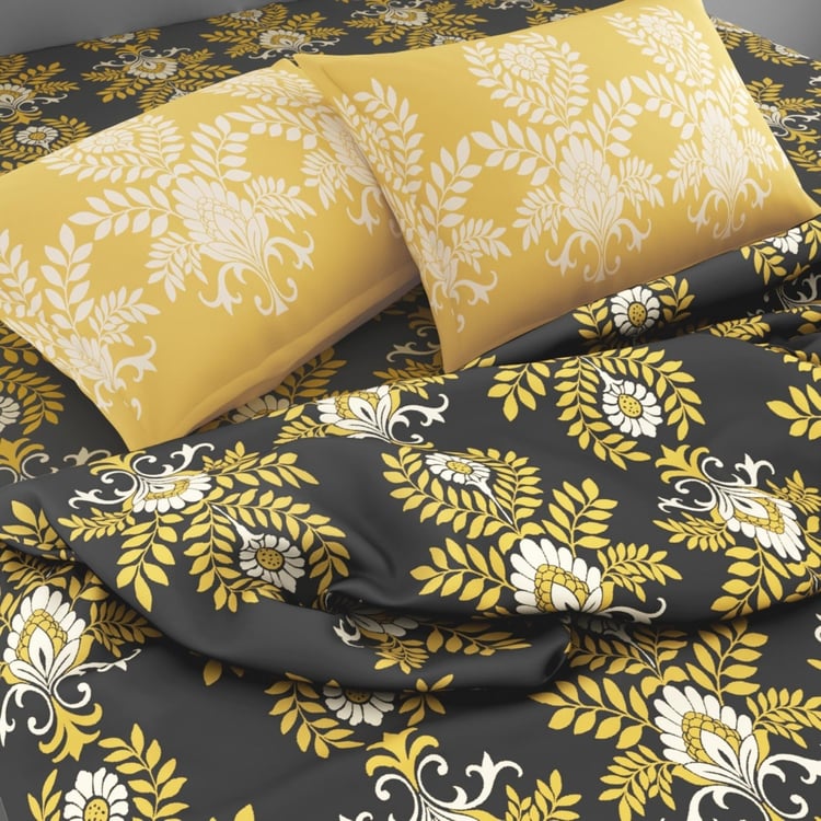 SPACES Essentials Printed Double Bedsheet Set- Pack Of 3 Pcs.