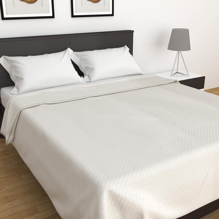 Marshmallow White Pin Sonic Double Bed Quilt - 220x240cm