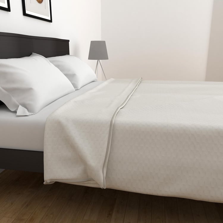 Marshmallow White Pin Sonic Double Bed Quilt - 220x240cm