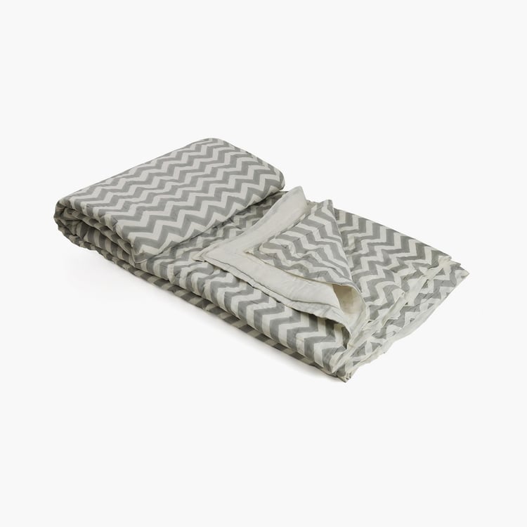 INDIA CIRCUS Classic Chevron Printed Quilted Double Bed Rajai - 210 x 250 cm
