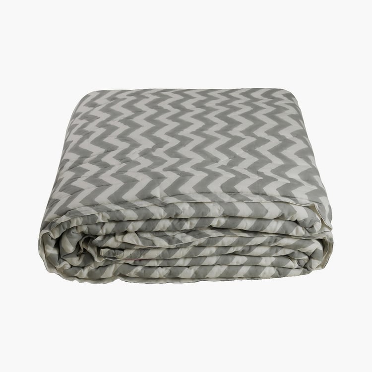 INDIA CIRCUS Classic Chevron Printed Quilted Double Bed Rajai - 210 x 250 cm